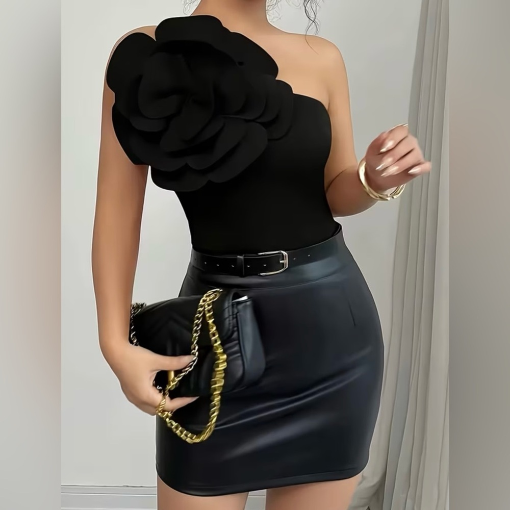One-Shoulder Black Floral Appliqué Bodysuit